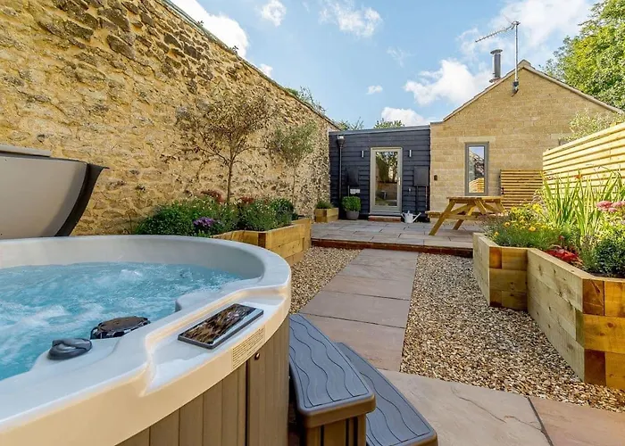 Rinstone Lodge, Thornton-le-dale. Moors With Hot Tub