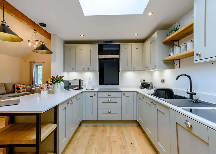 Rinstone Lodge, Thornton-le-dale. Moors With Hot Tub Thornton Dale