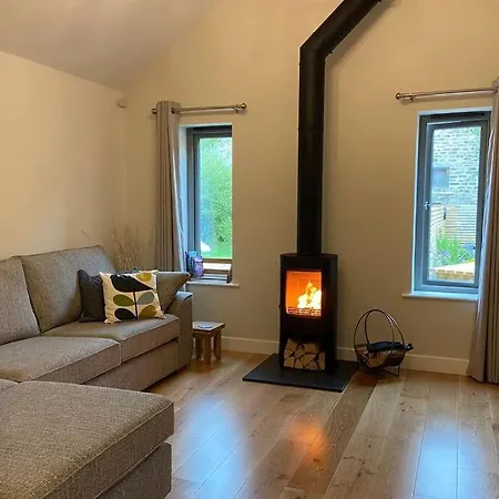 Rinstone Lodge, Thornton-le-dale. Moors With Hot Tub Thornton Dale