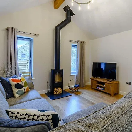 Rinstone Lodge, Thornton-le-dale. Moors With Hot Tub *